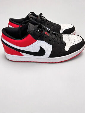 Nike Color Block Sneakers in Black & Red Like New